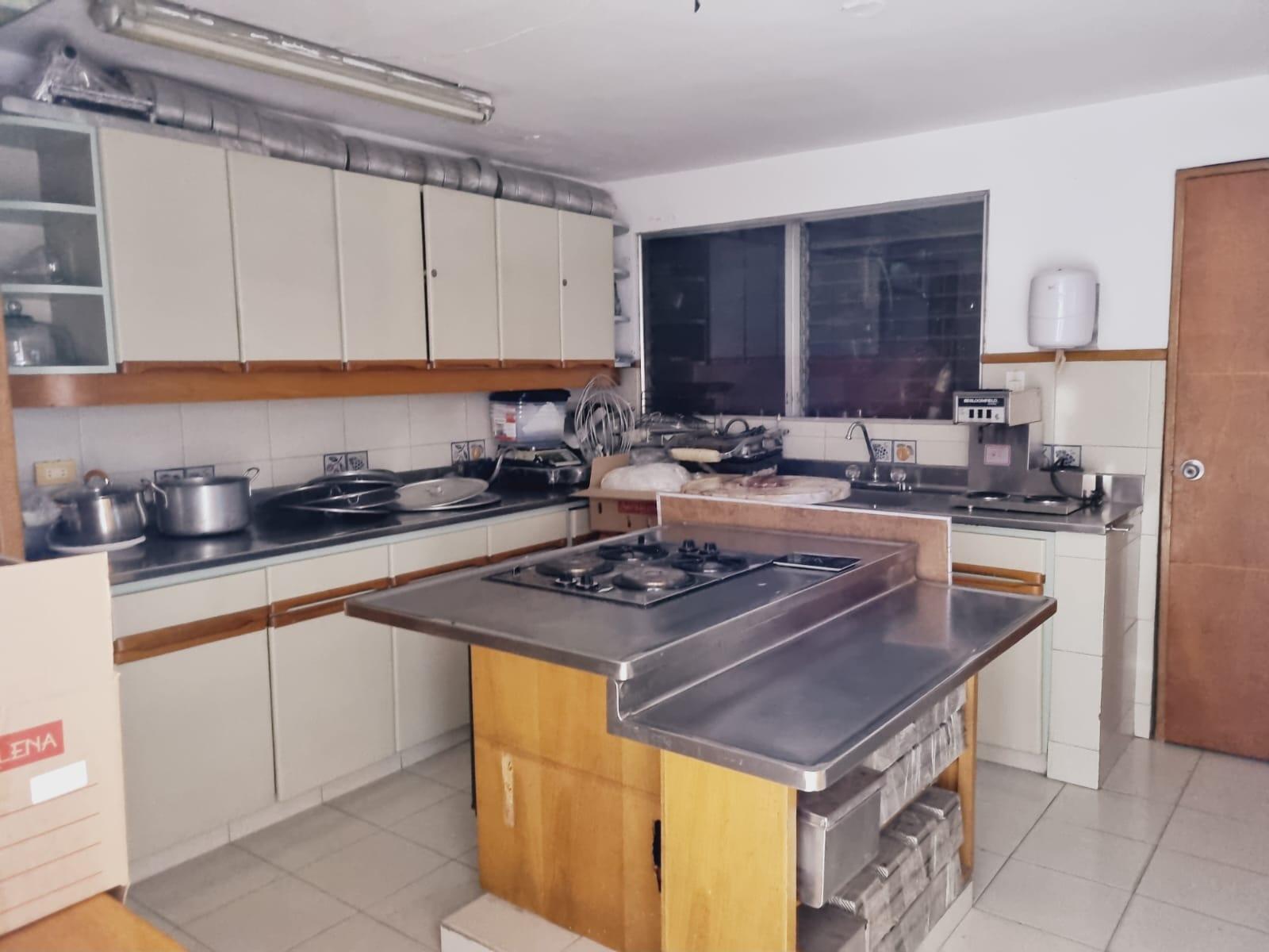 LOCAL EN VENTA EN POBLADO COD 9912