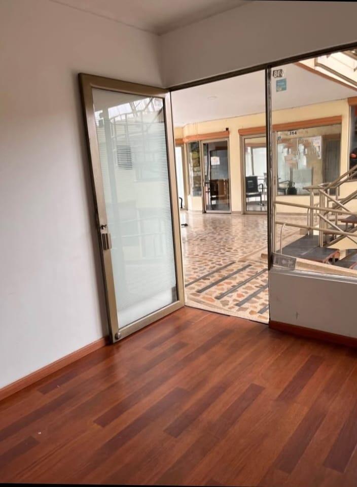 LOCAL EN ARRIENDO PREMIUM PLAZA COD 10143