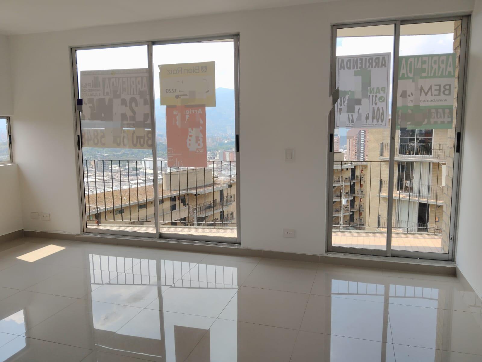 APARTAMENTO EN ARRIENDO EN EL POBLADO COD 10520  - Foto 3