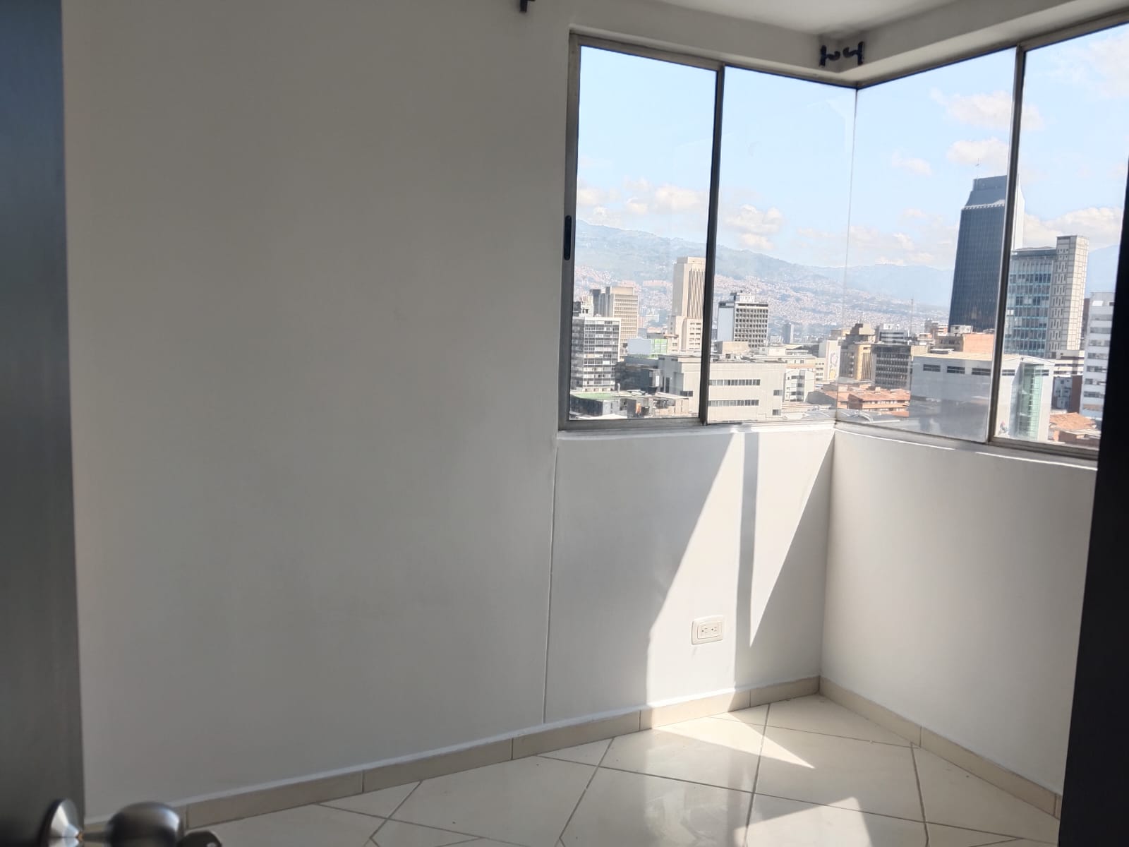 APARTAESTUDIO EN ARRIENDO EN LA CANDELARIA COD  10820  - Foto 3