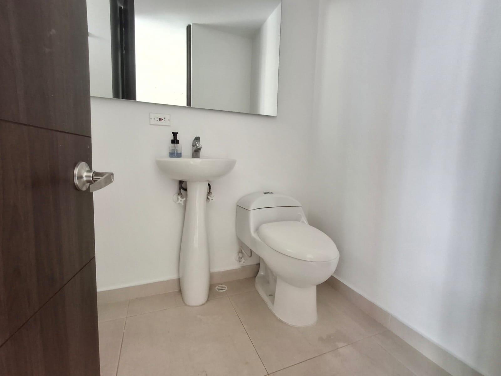 APARTAMENTO DUPLEX EN ARRIENDO EN SABANETA COD 10755 - Foto 8