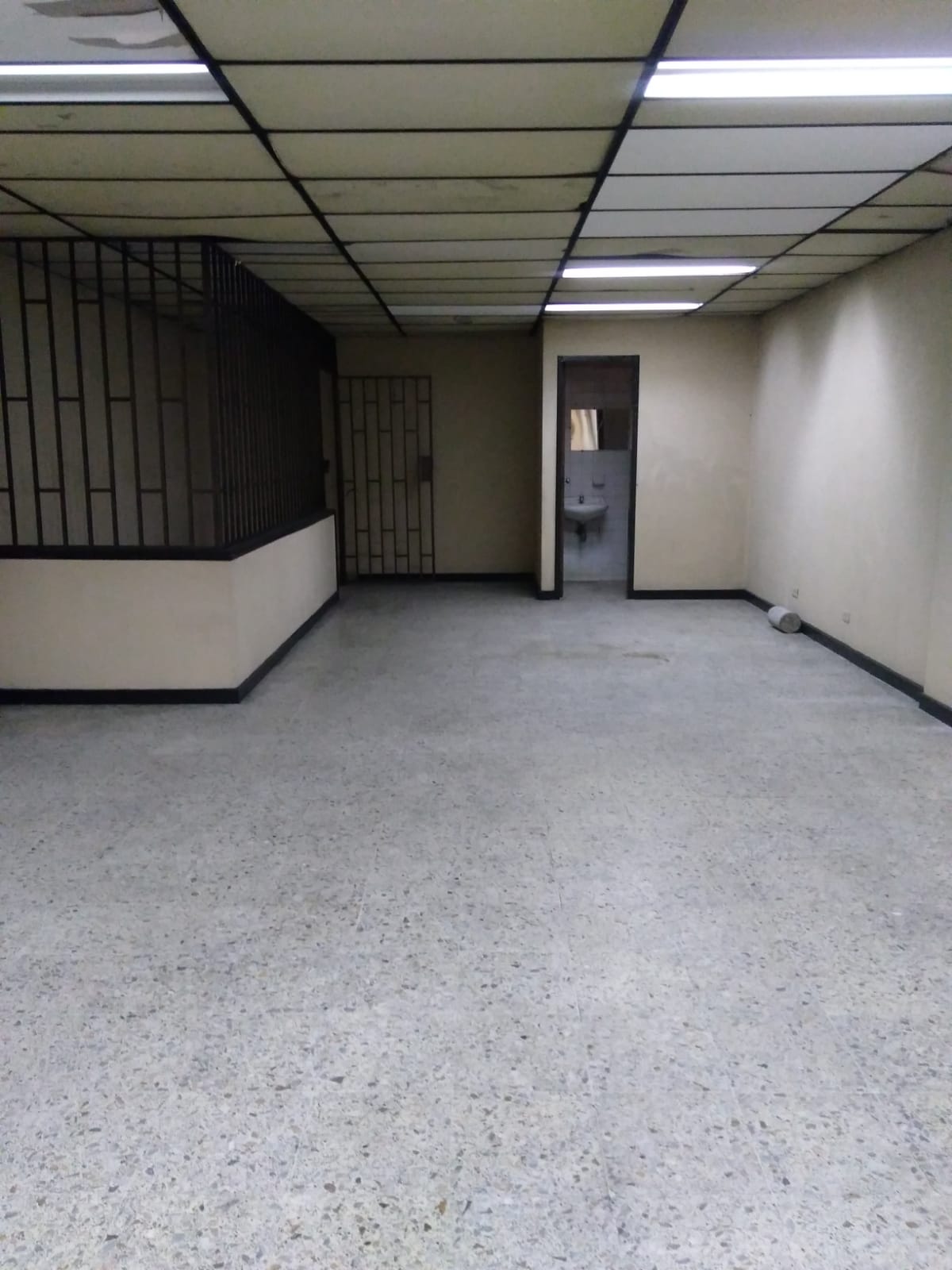 BODEGA  EN VENTA EN SURAMERICANA  COD 10039 - Foto 2
