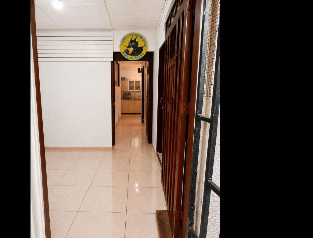 CASA EN VENTA EN EL BARRIO LAS PALMAS  COD 10780  - Foto 3