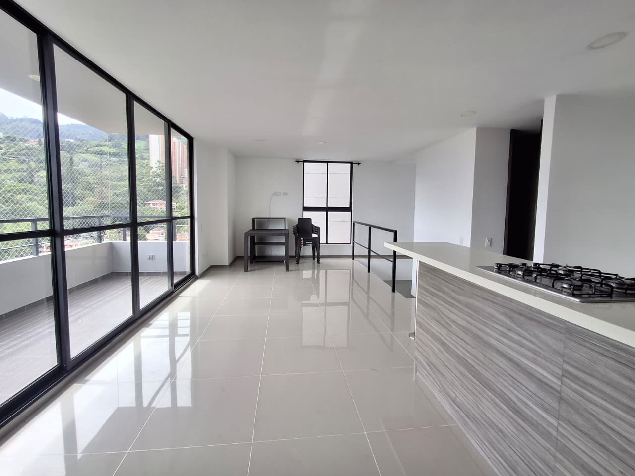 APARTAMENTO DUPLEX EN ARRIENDO EN SABANETA COD 10764 - Foto 3