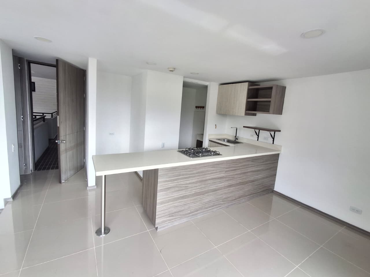 APARTAMENTO DUPLEX EN ARRIENDO EN SABANETA COD 10764 - Foto 1