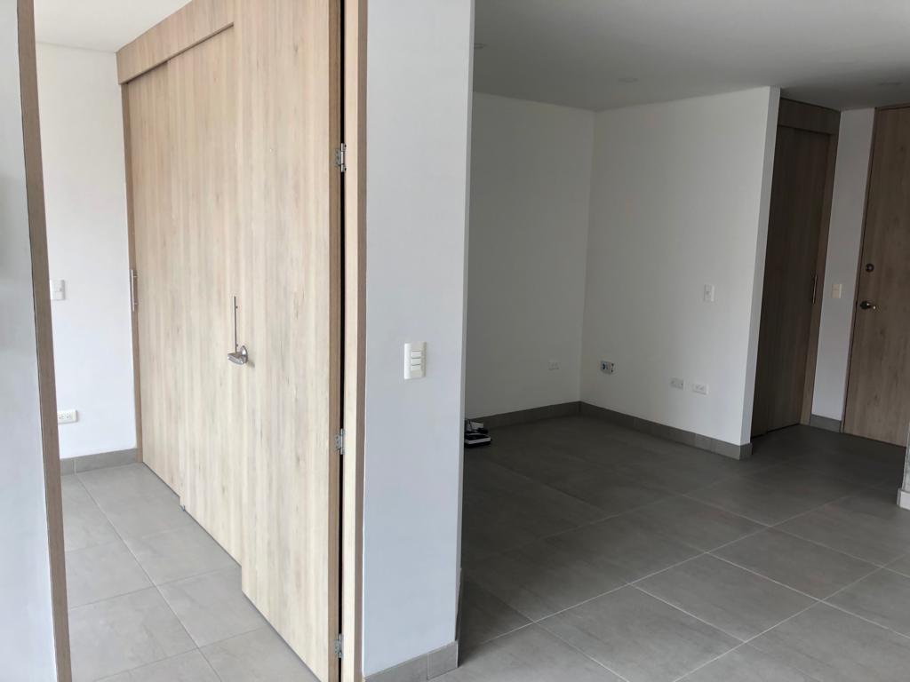 APARTAESTUDIO  EN ARRIENDO LAURELES NOGAL COD 10739 - Foto 8