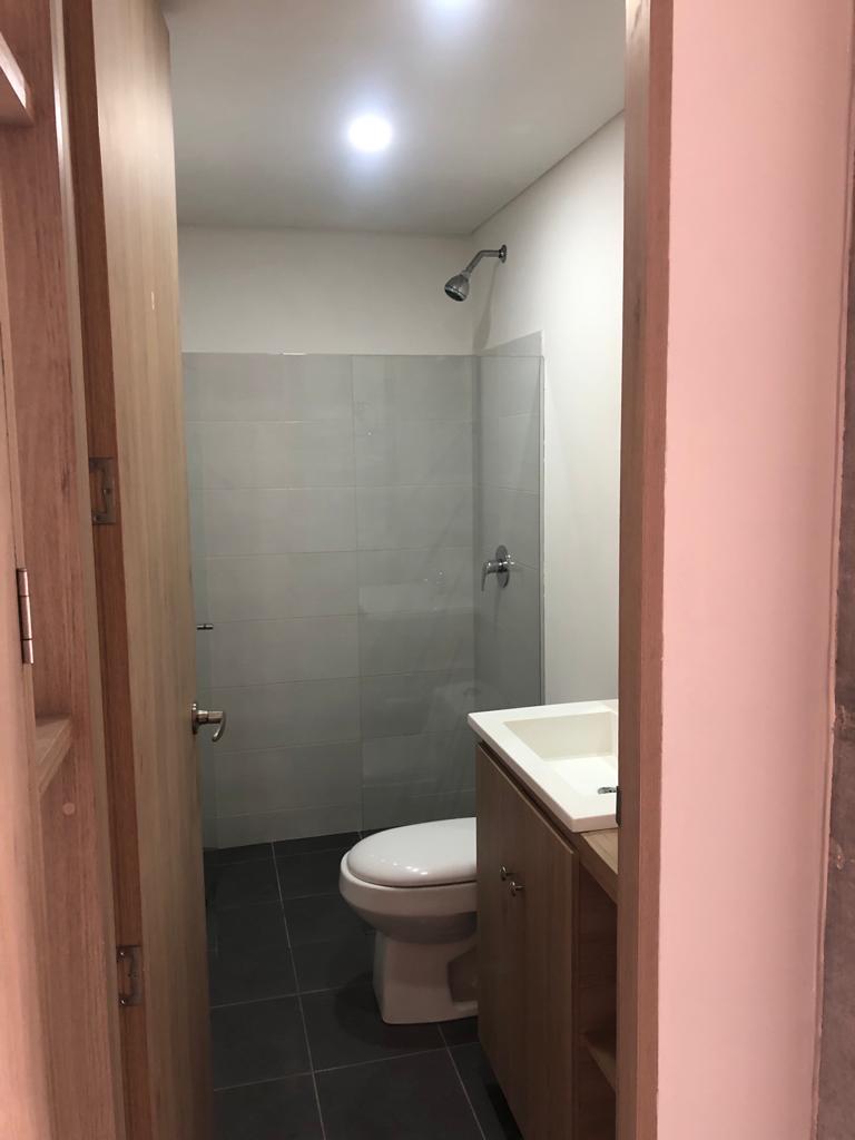 APARTAESTUDIO  EN ARRIENDO LAURELES NOGAL COD 10739 - Foto 13