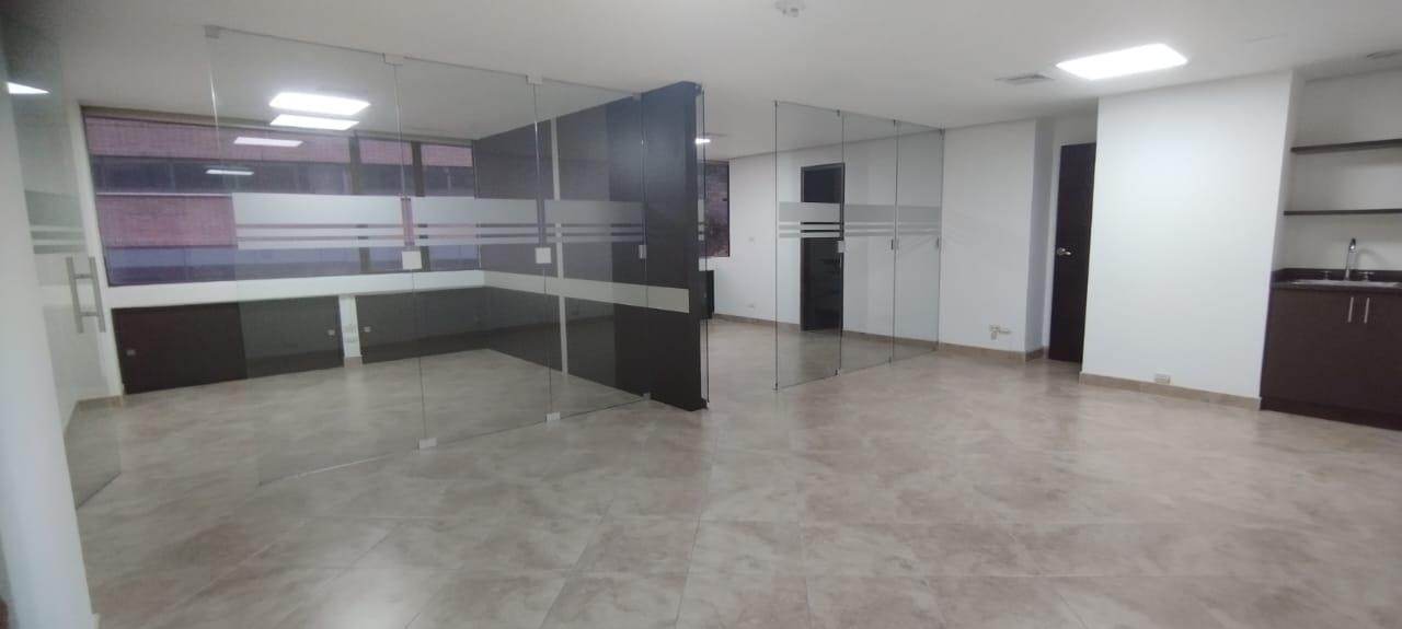 OFICINA EN ARRIENDO EN EL POBLADO COD 10288