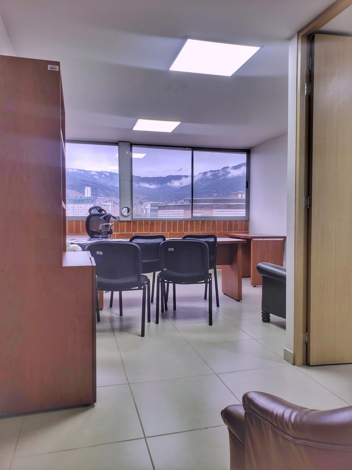 OFICINA EN VENTA O ARRIENDO EN MEDELLIN COD 7670 - Foto 6