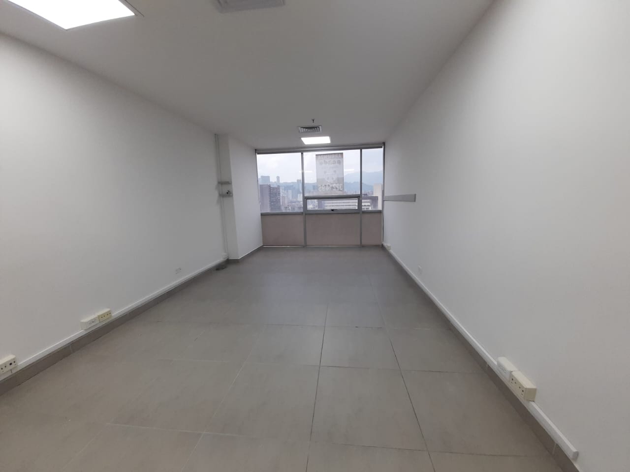 OFICINA EN VENTA O ARRIENDO EN ENVIGADO COD 7797