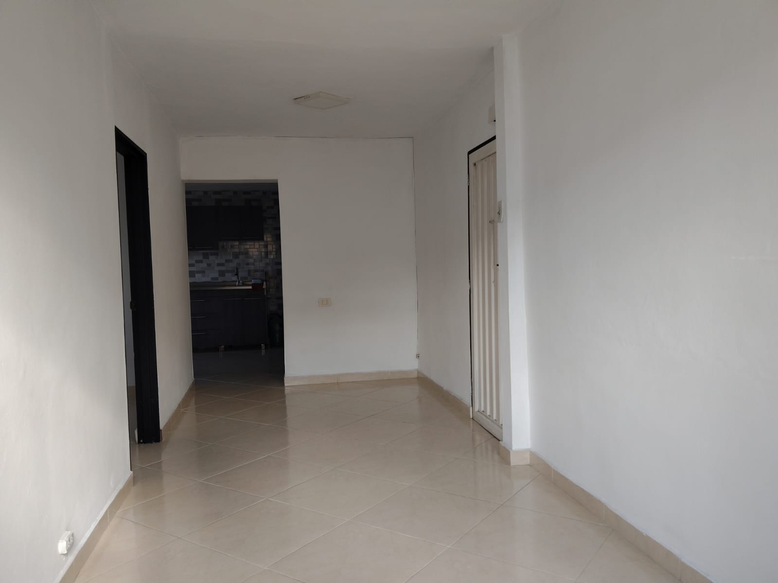 CASA EN VENTA EN MANRIQUE CENTRAL COD 10890  - Foto 4
