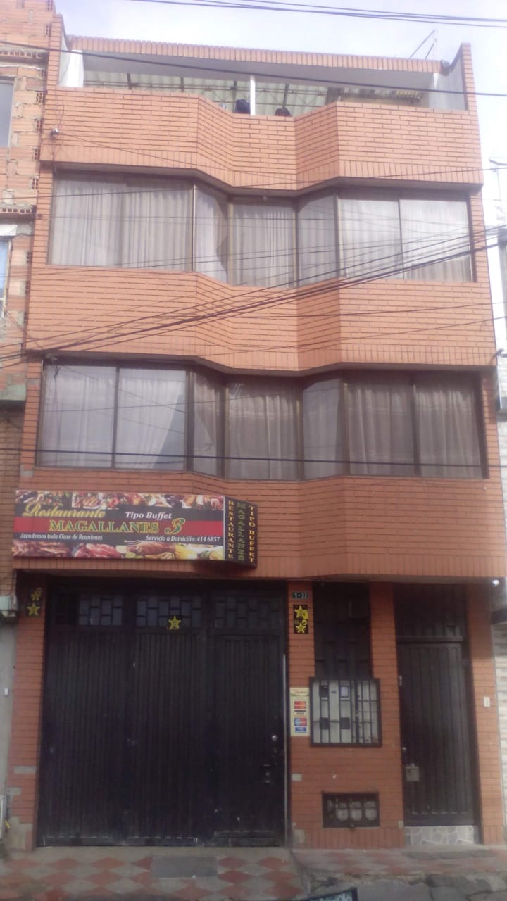 SE VENDE CASA 4 PISO LOCAL 3 APTOS AMERICAS BOGOTA