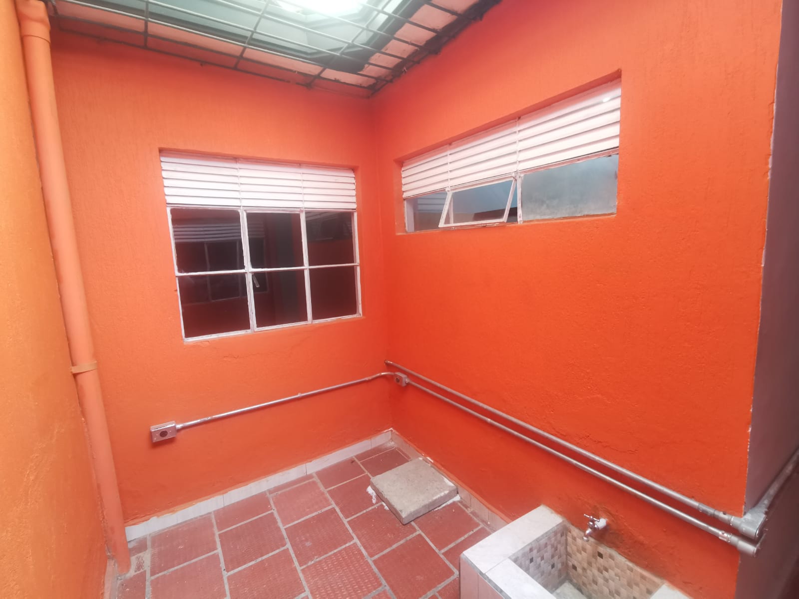 ALQUILER CASA COMERCIAL 1er PISO BARRIO BRETAÑA