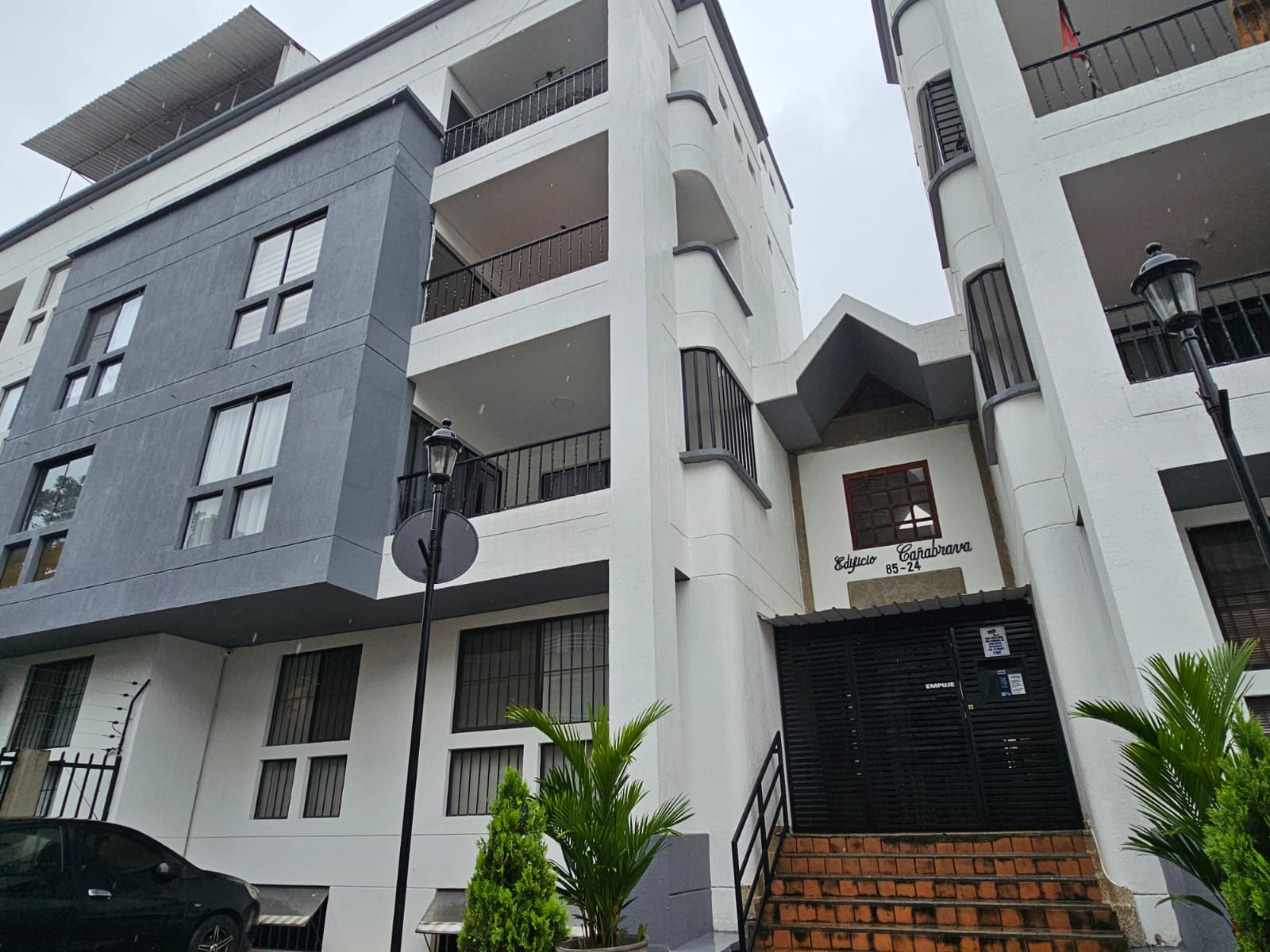 Alquiler Apartamento 4to Piso Edificio Caña Brava, Ingenio.
