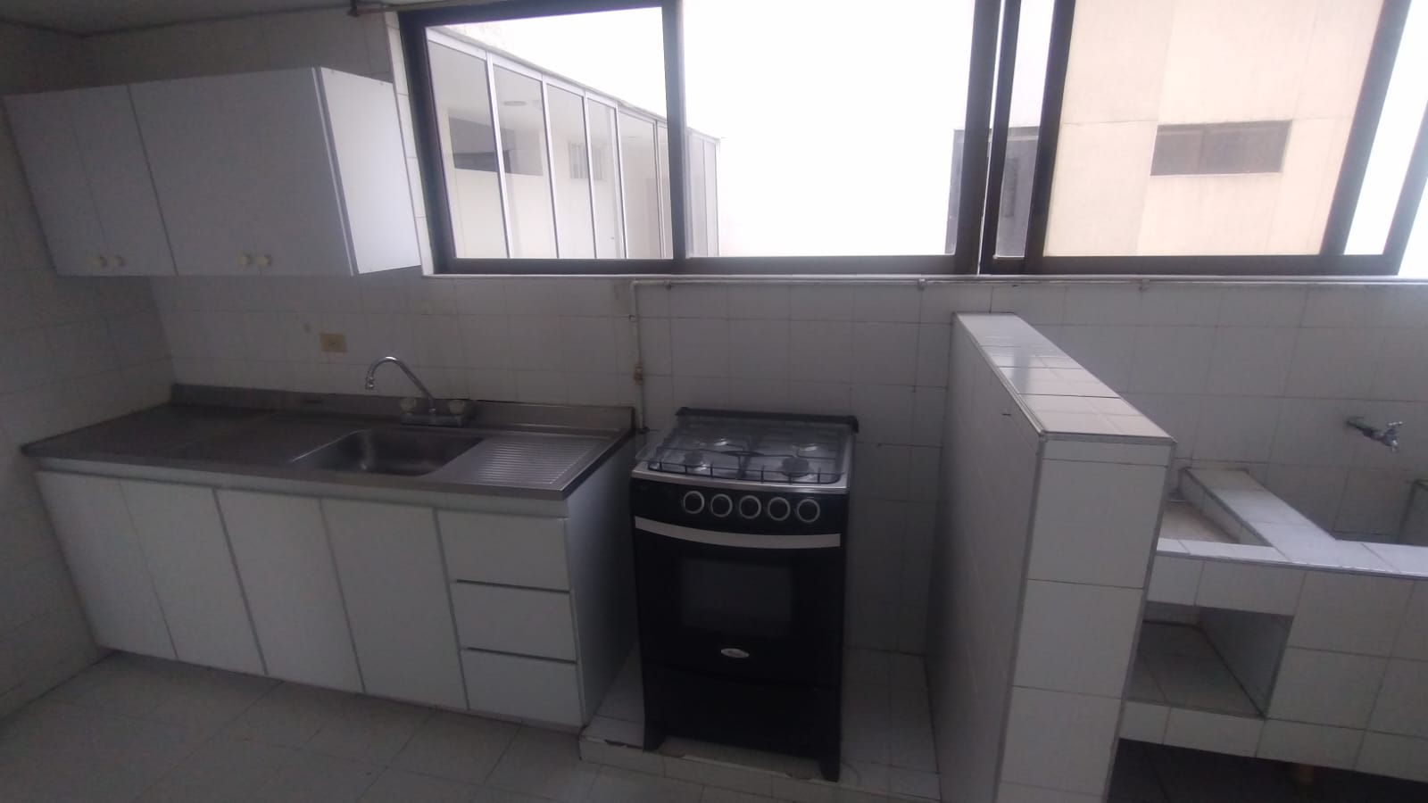 ALQUILER DE APTO PISO 12 CONJUNTO EDIFICIO DEL NORTE