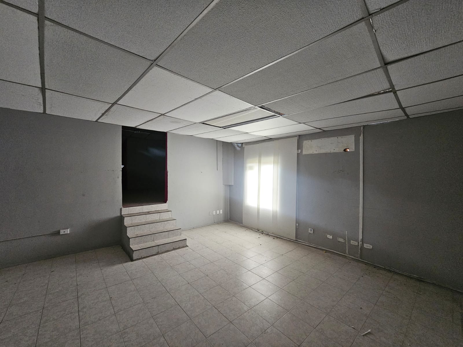 VENTA DE BODEGA DOS NIVELES BARRIO BENJAMIN HERRERA