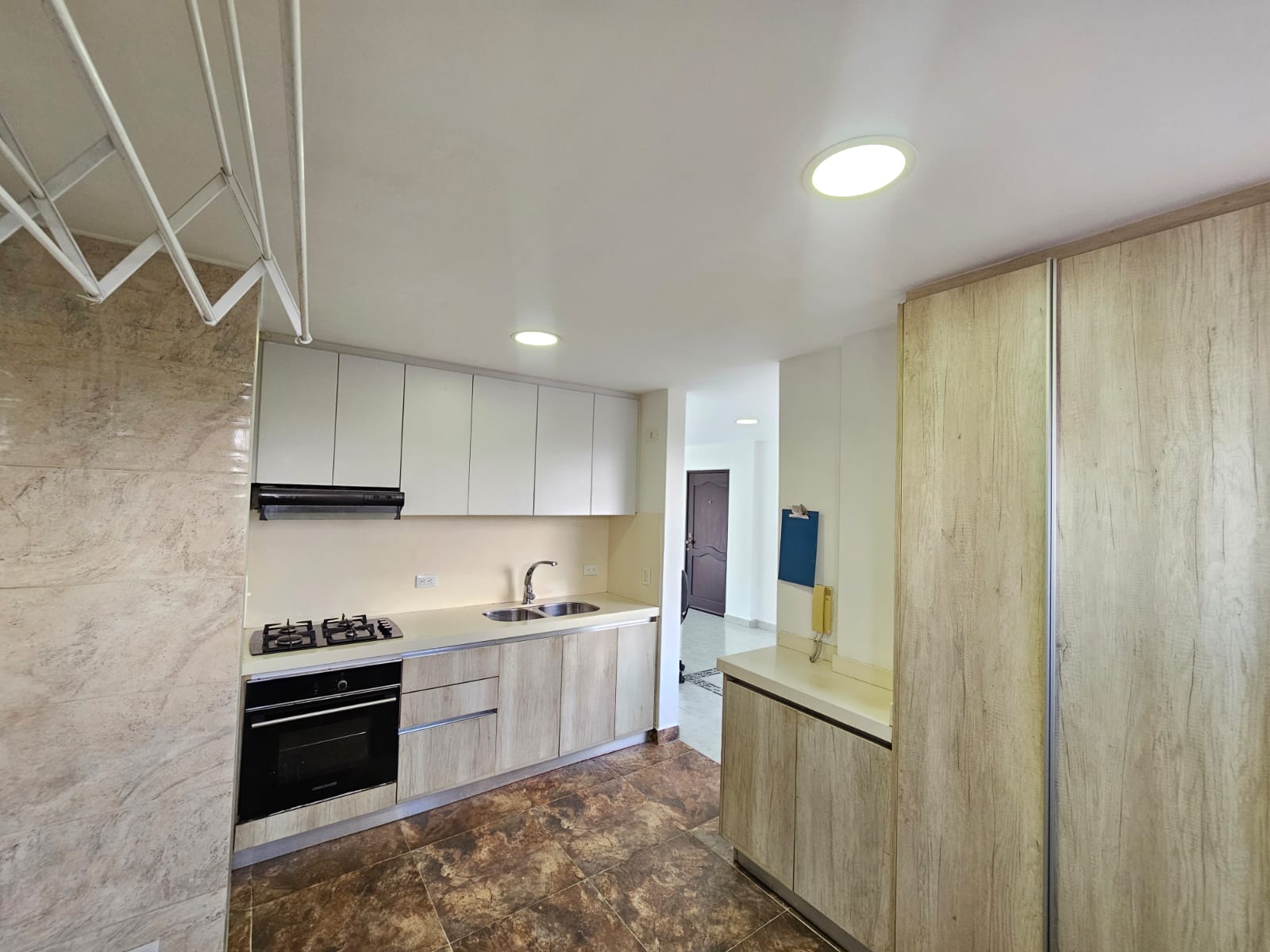 Alquiler Apartamento 4to Piso Conjunto  Parques del Limonar.