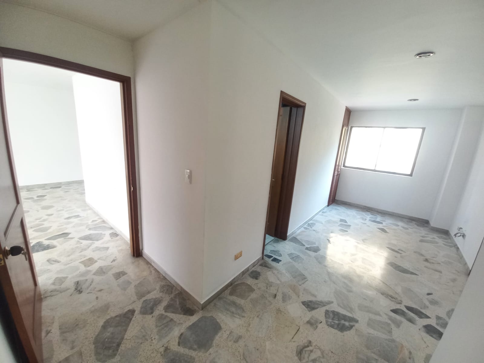 ALQUILER DE APTO 9no PISO CONJUNTO COLINA DEL RIO.