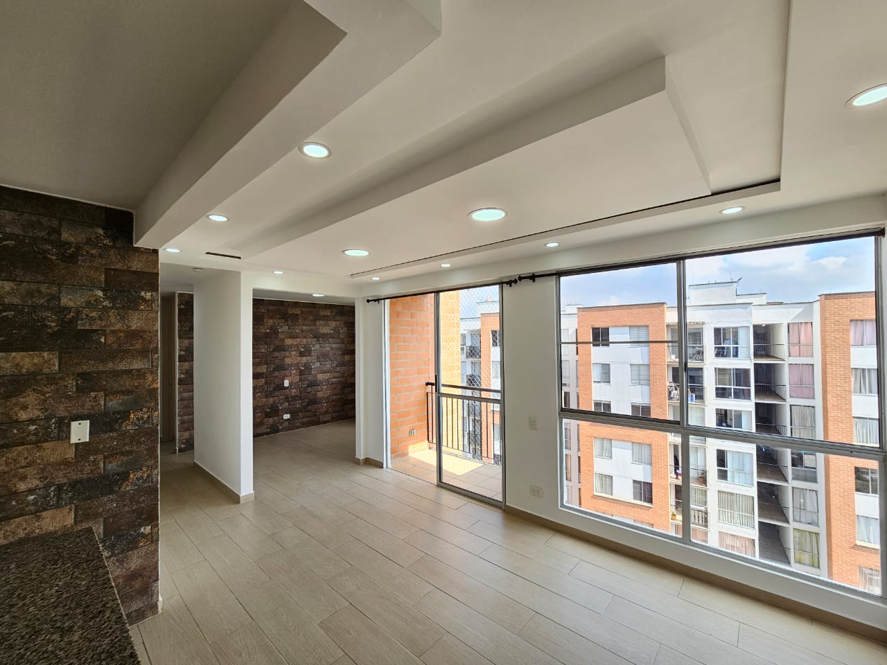 Alquiler Apartamento Piso 9 Conjunto Amatista A, Ciudad Meledendez