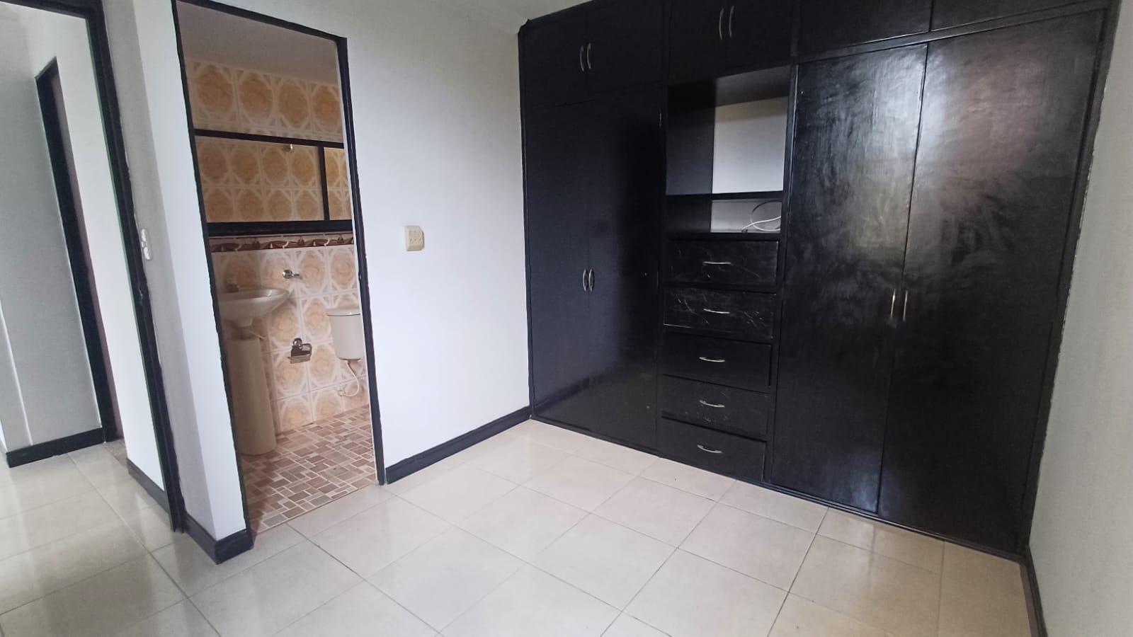 ALQUILER DE APTO 4to PISO CONJUNTO LOS ROBLES