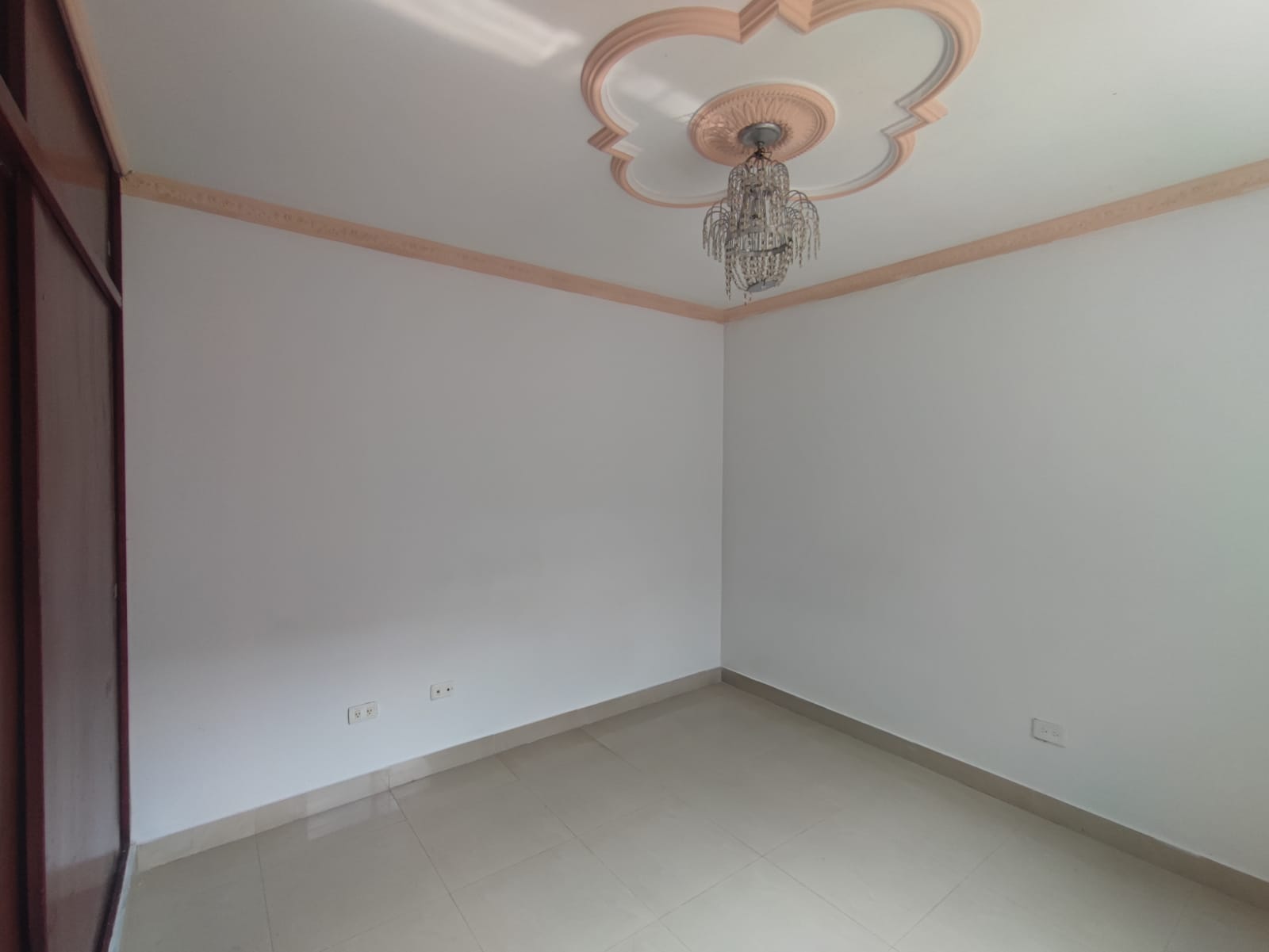 ALQUILER DE APTO 2do PISO  BARRIO / SALOMIA