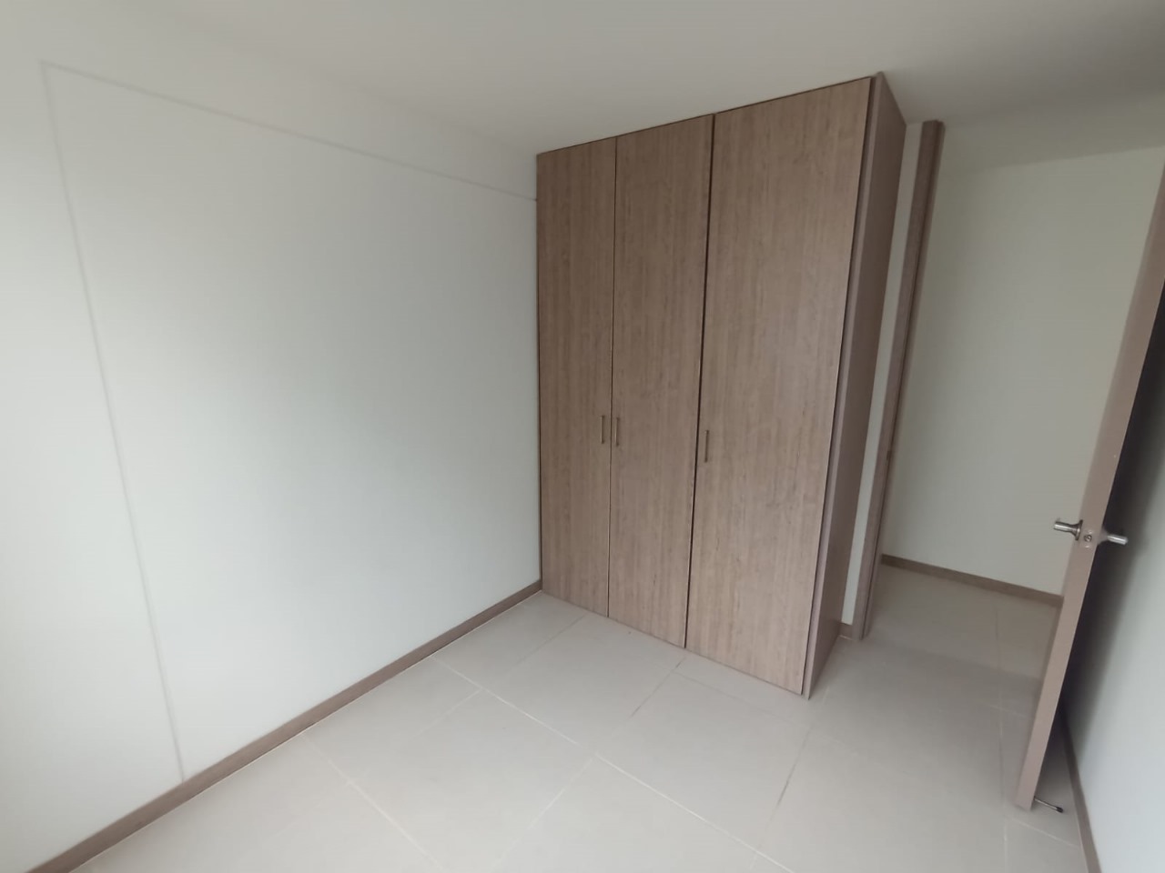 Alquiler Apartamento 7mo Piso Conjunto Artiko 66, Menga.