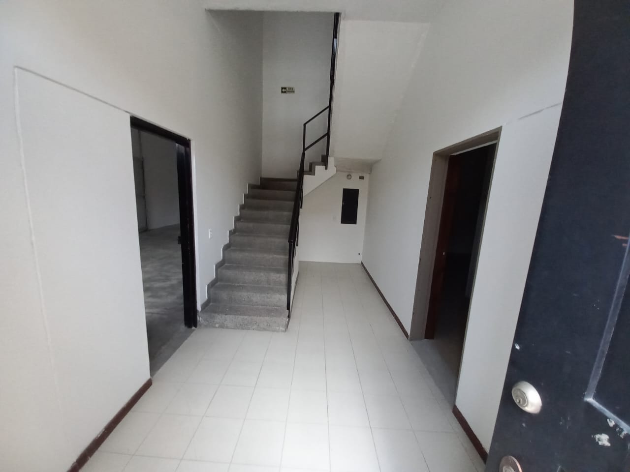 ALQUILER DE BODEGA BARRIO CALIMA