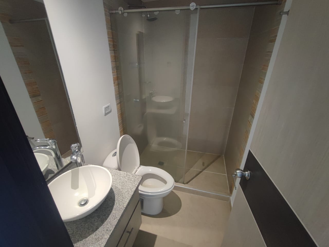 ALQUILER DE APARTAESTUDIO 5to PISO EDIFICIO  ANA LUCIA