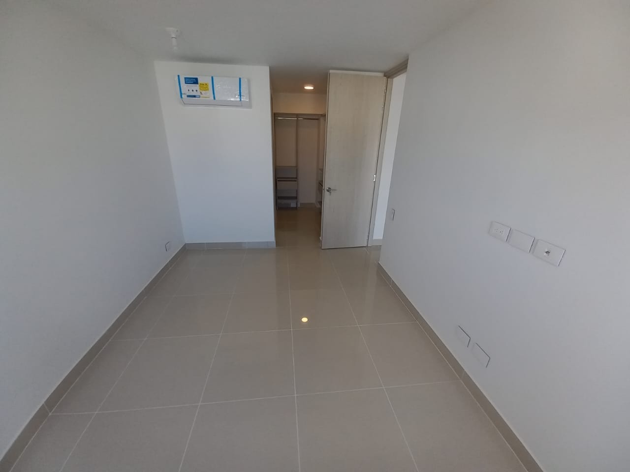 Alquiler Apartamento Nuevo Piso 14 Conjunto Platino, Valle del Lili.