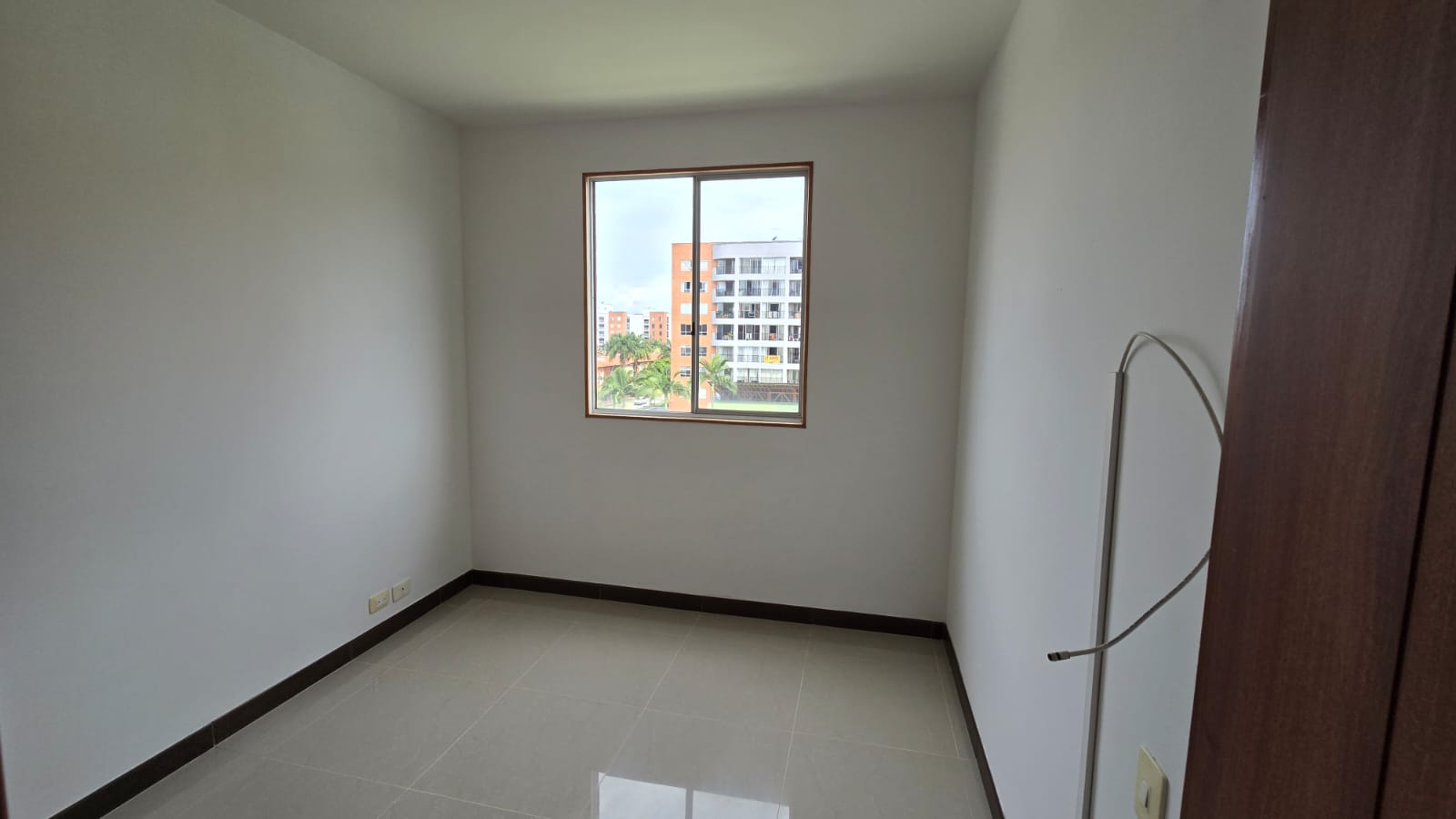 Alquiler Apartamento 5to Piso Conjunto Los Robles, Caney.