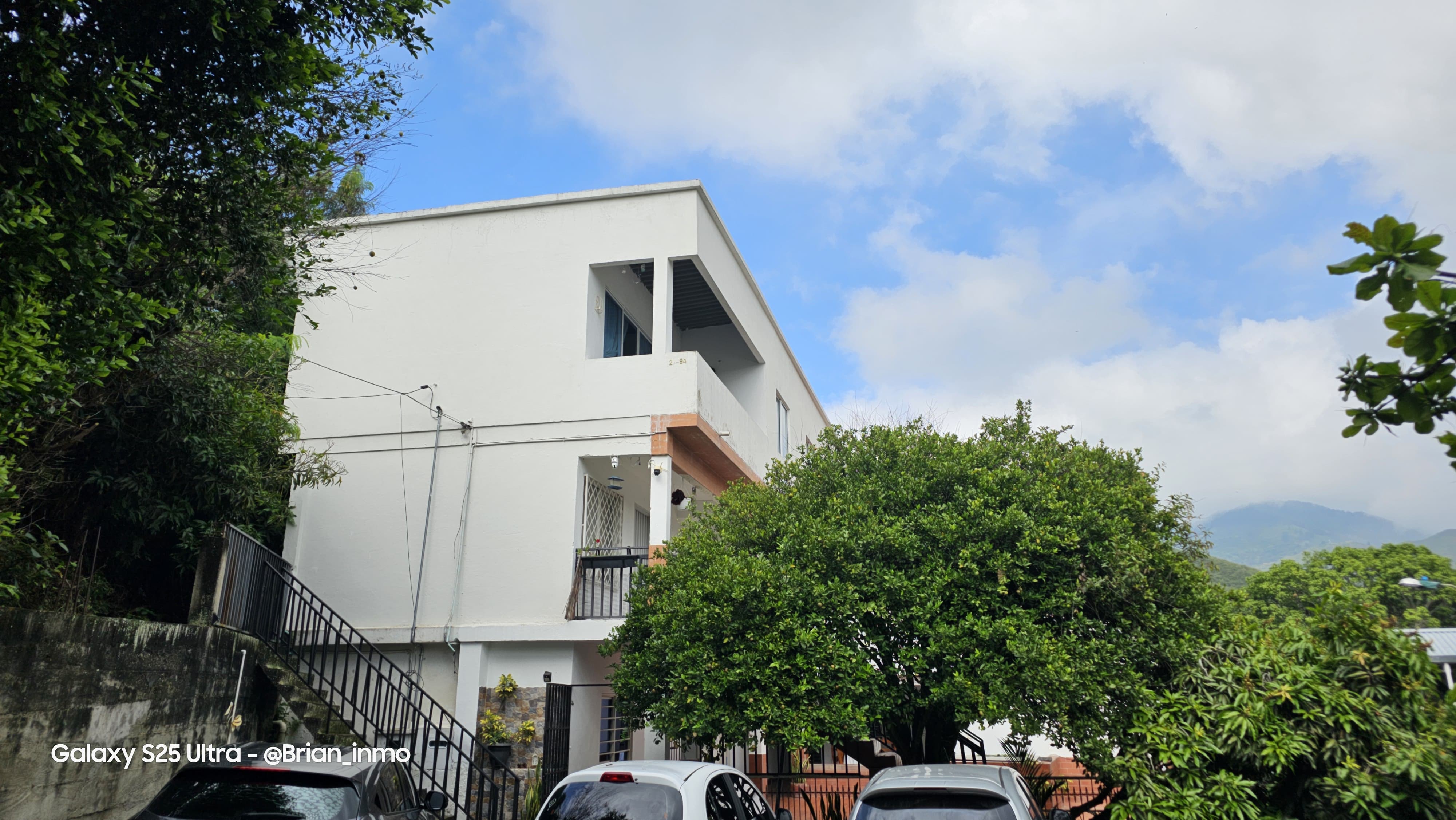 ALQUILER DE CASA COMERCIAL 3 NIVELES BARRIO SANTA RITA
