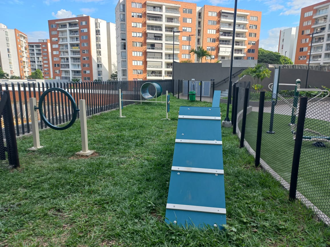 Alquiler Apartamento Nuevo Piso 14 Conjunto Platino, Valle del Lili.