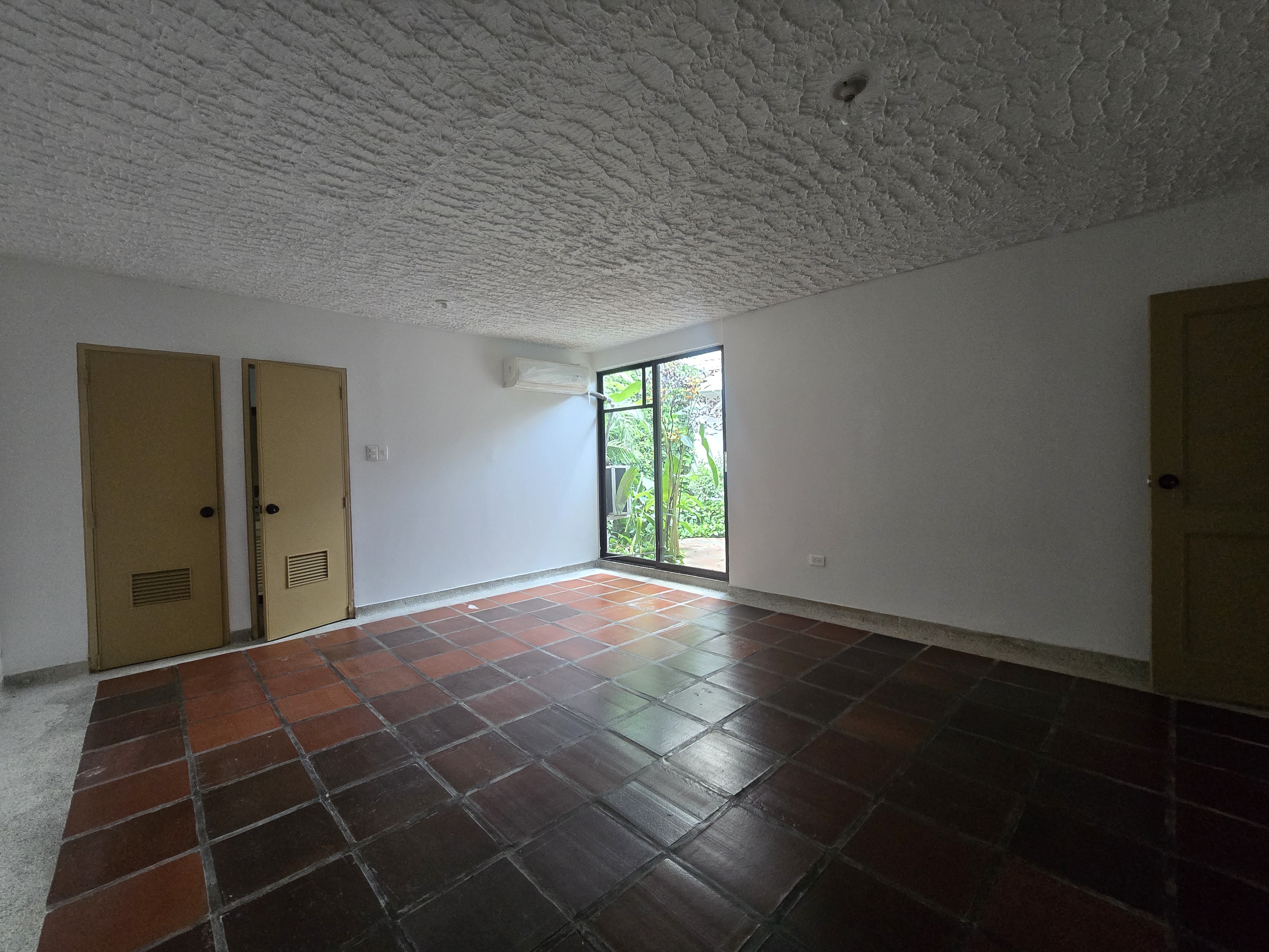CASA  EN VENTA BARRIO LA FLORA