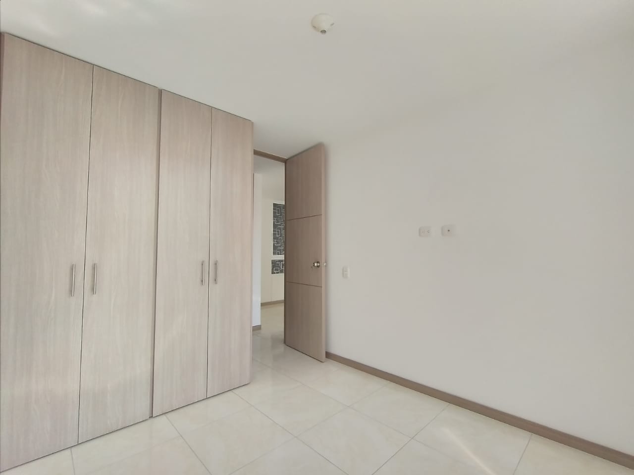 Alquiler Apartamento 4to Piso Conjunto Santa Ana.