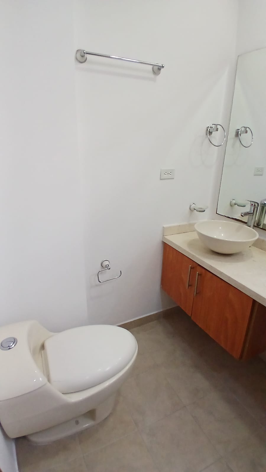 Alquiler Apto 6to Piso Conjunto Cuatro Vientos, Quintas de Don Simón.