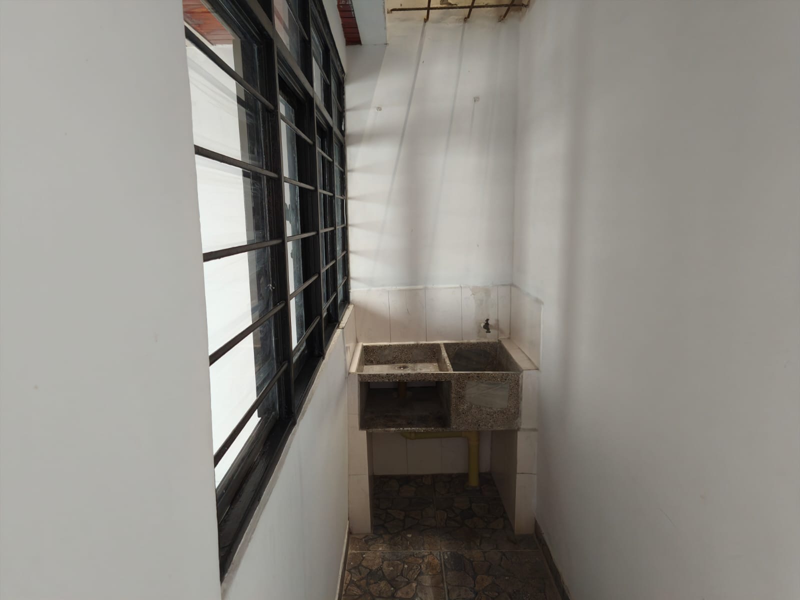 ALQUILER DE CASA 2do PISO BARRIO LOS ANDES