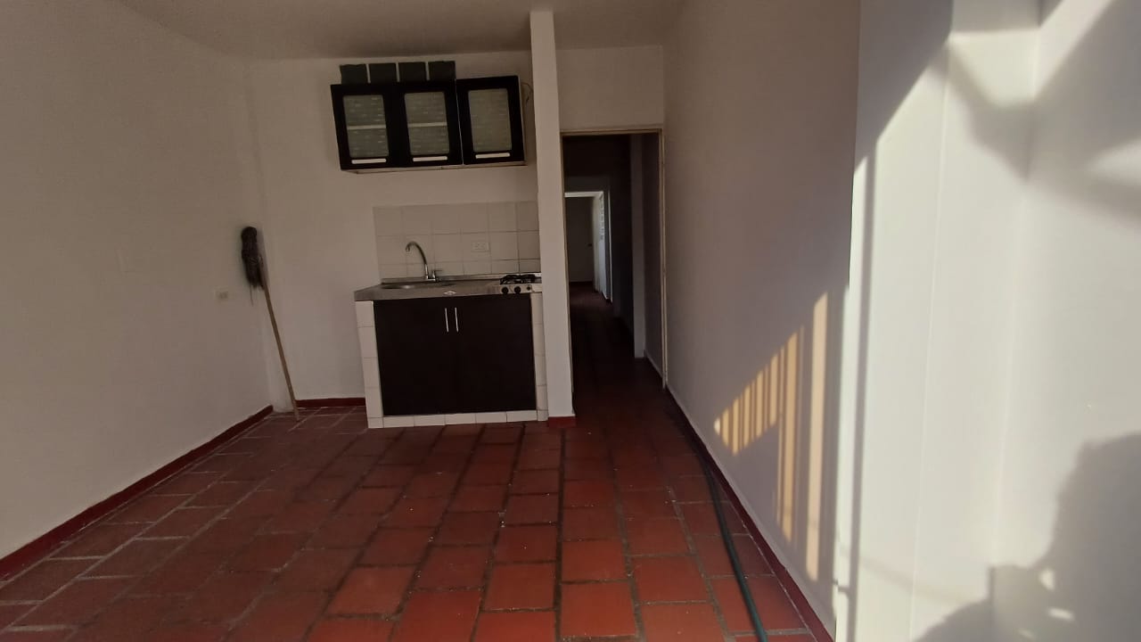 ALQUILER DE APTO 2do PISO BRISAS DE LOS ALAMOS
