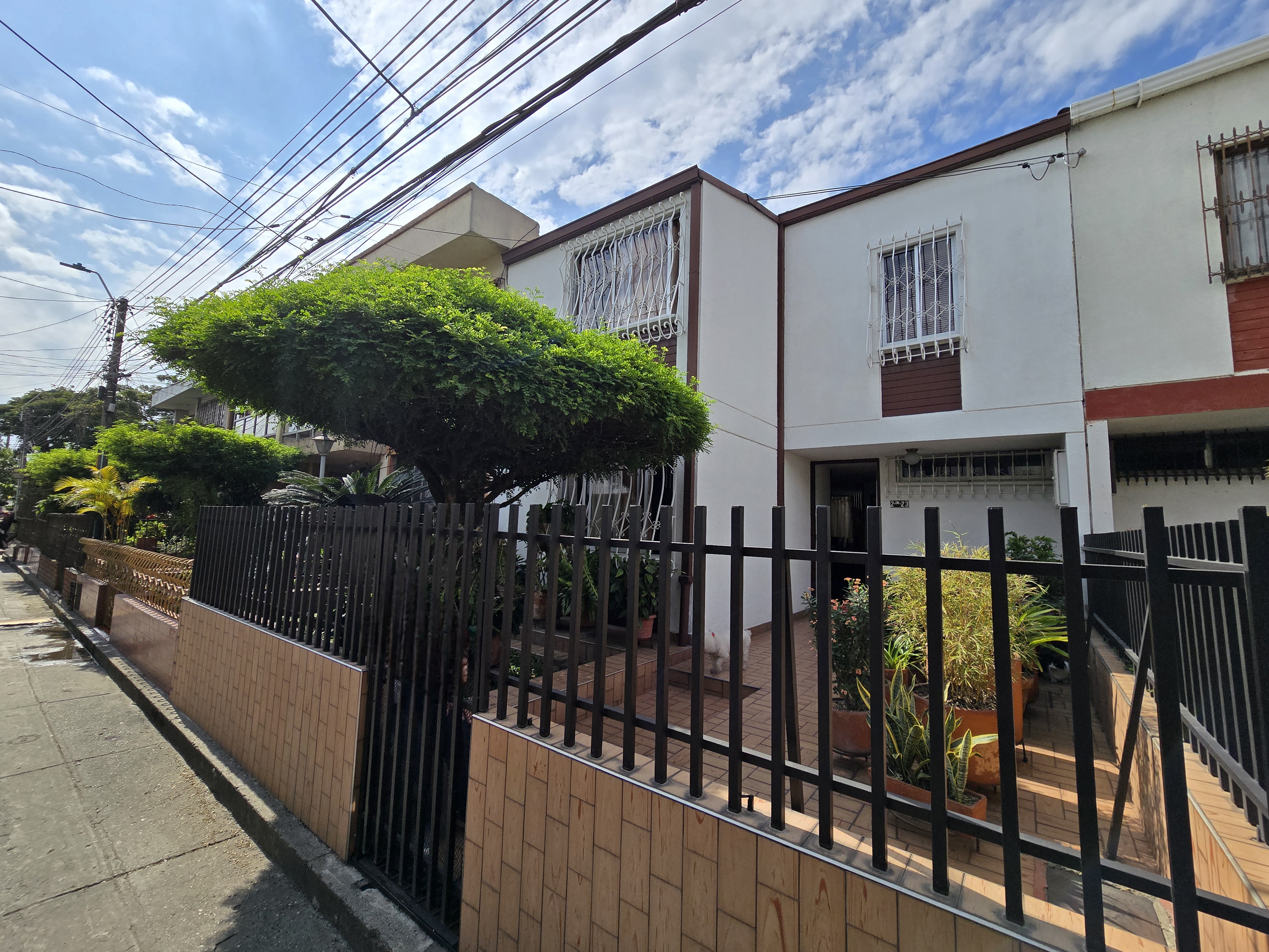 CASA EN VENTA - BARRIO LOS ALAMOS (PEATONAL)