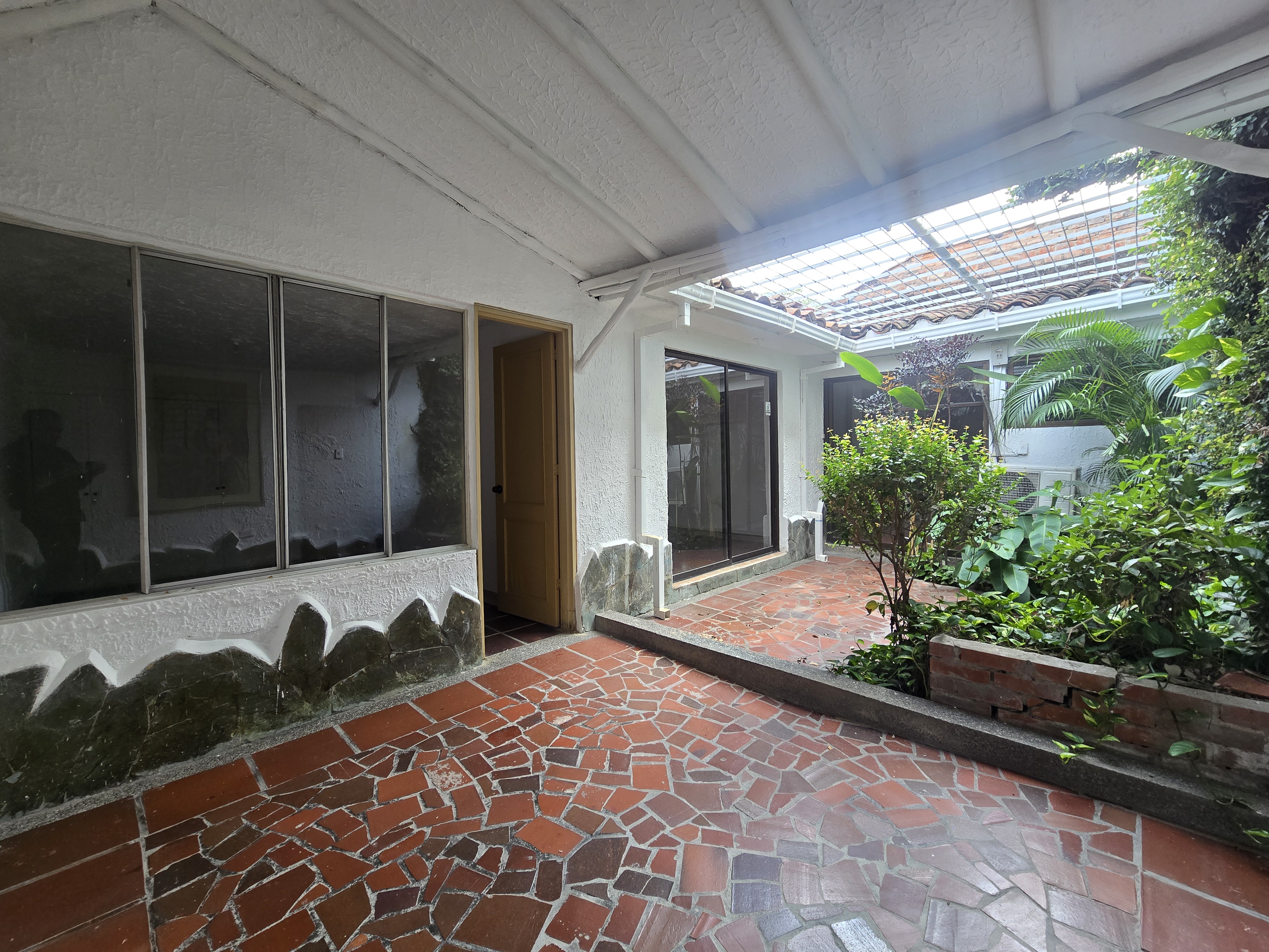 CASA  EN VENTA BARRIO LA FLORA