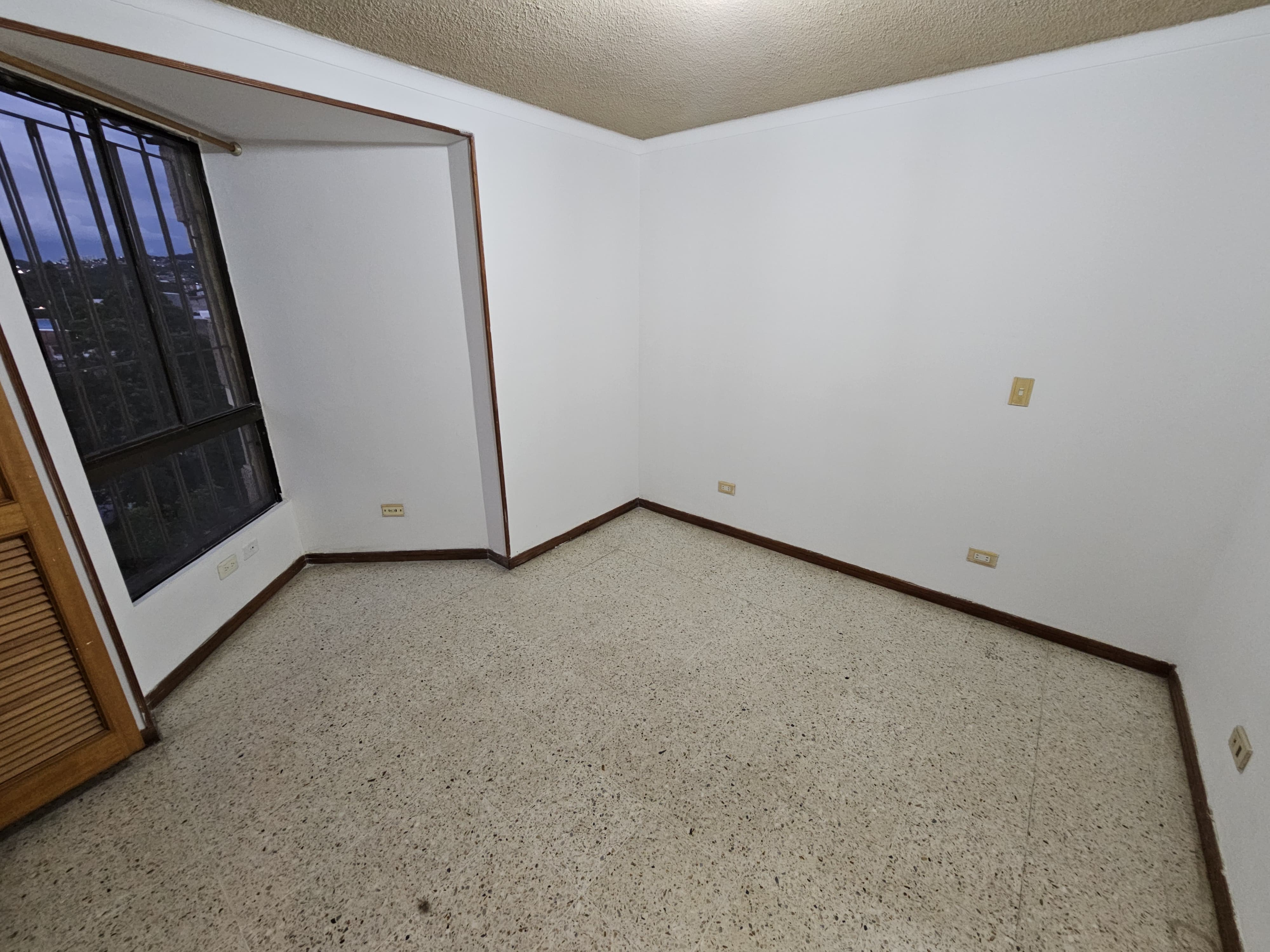 Alquiler Apartamento 7mo Piso Conjunto Bosques de Puente de Palma