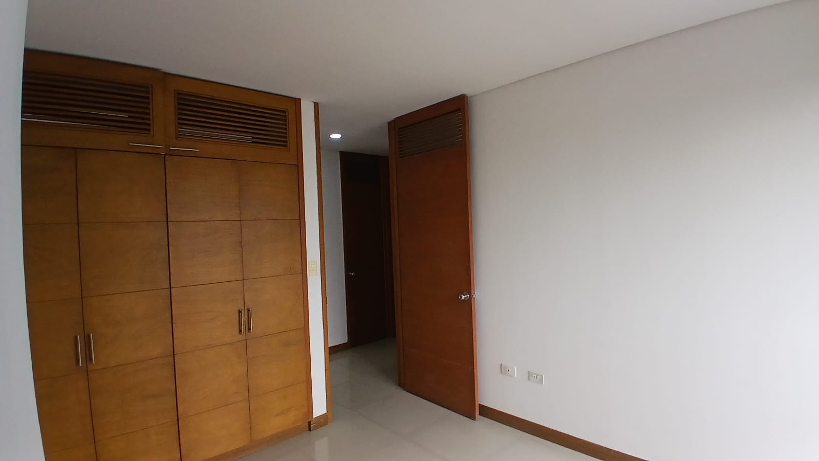 Alquiler Apto 6to Piso Conjunto Cuatro Vientos, Quintas de Don Simón.