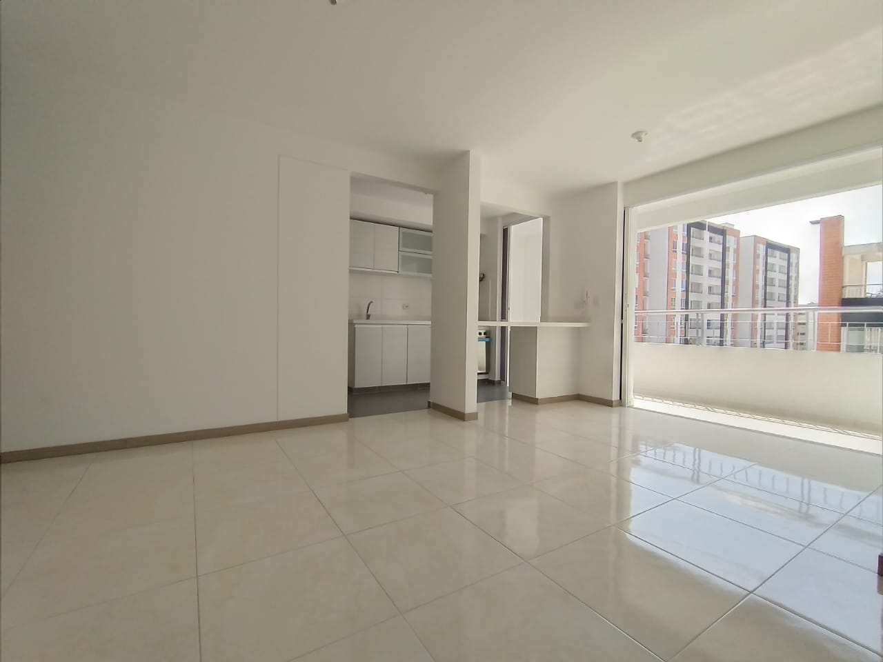 Alquiler Apartamento 4to Piso Conjunto Santa Ana.