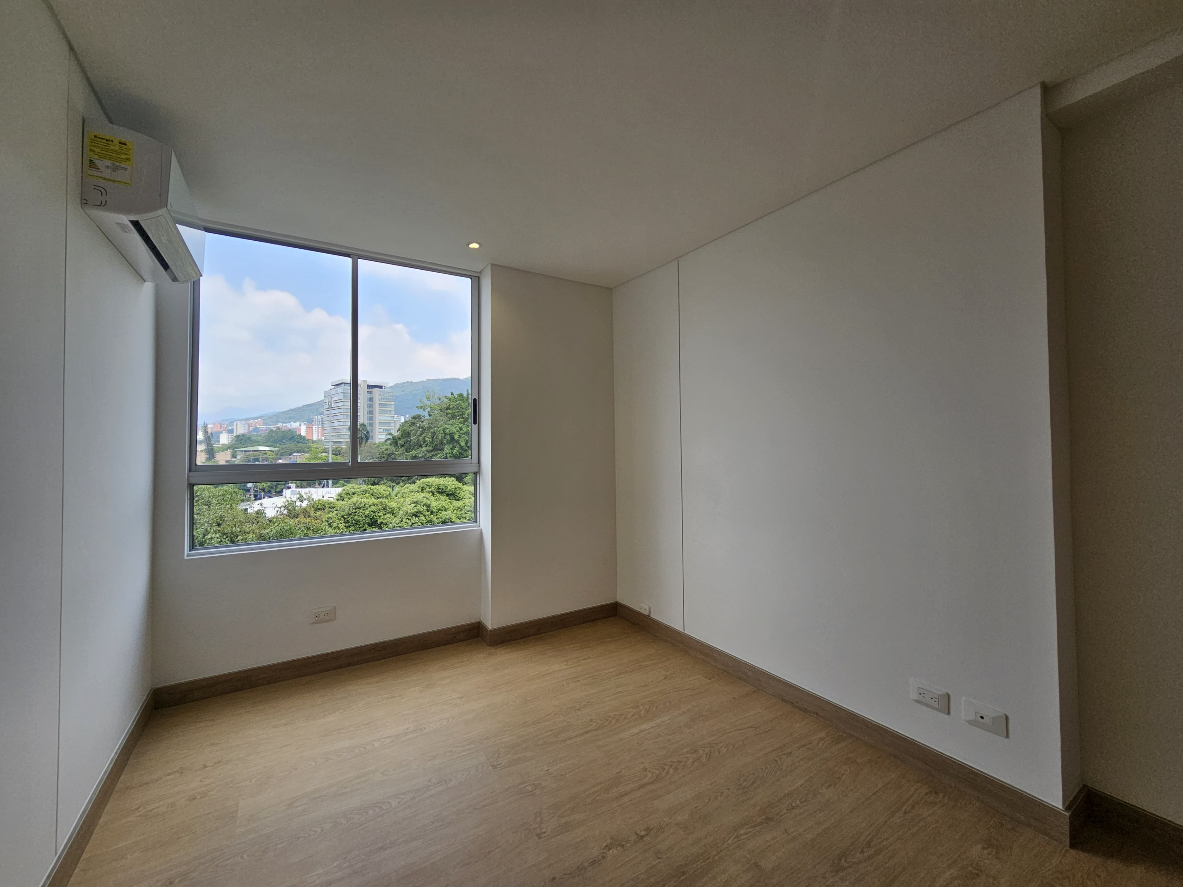 ALQUILER DE APARTAESTUDIO 6to PISO CHIPICHAPE GARDENS
