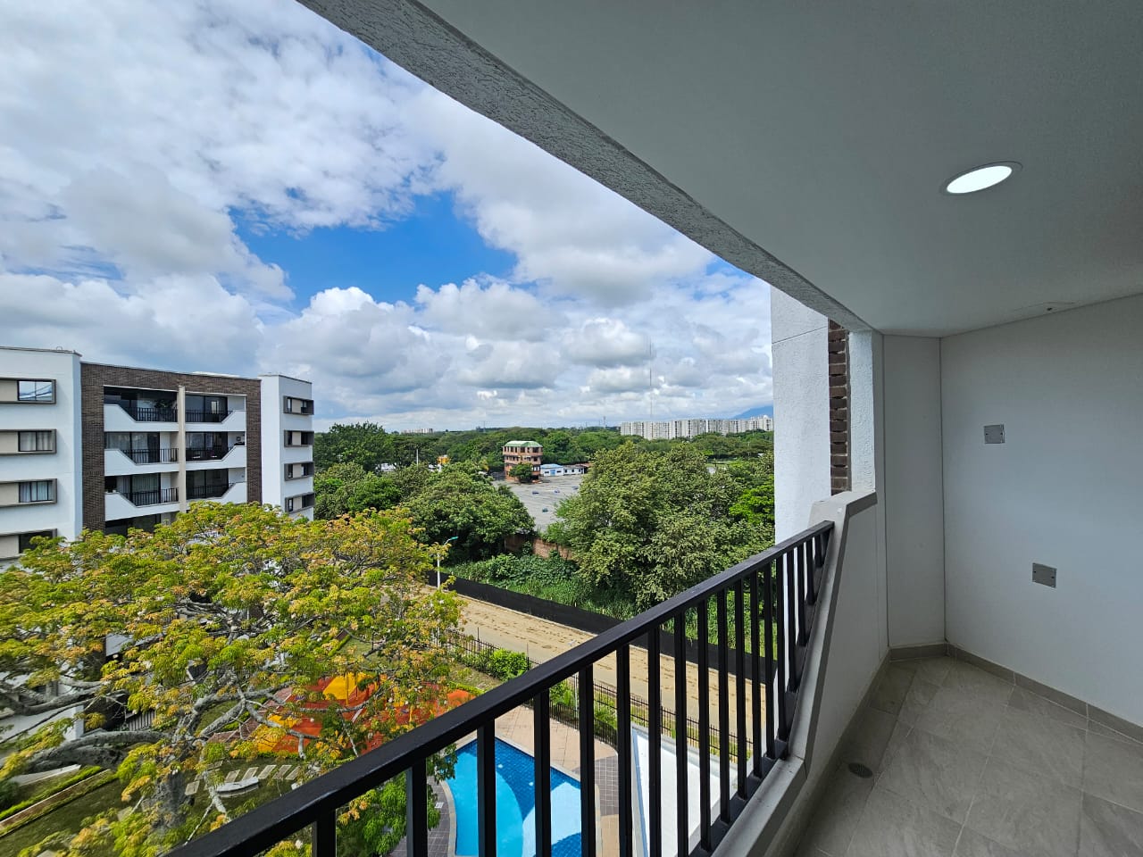Alquiler Apartamento 7mo Piso Conjunto Treboles, Vivero.