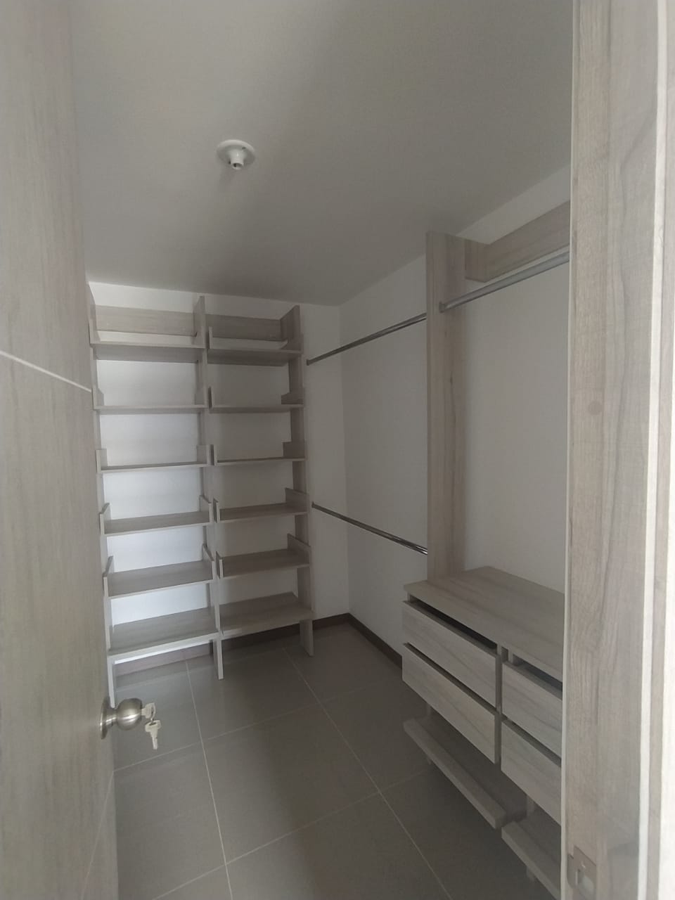 Alquiler Apartamento 5to Piso Conjunto Moretti, Valle del Lili