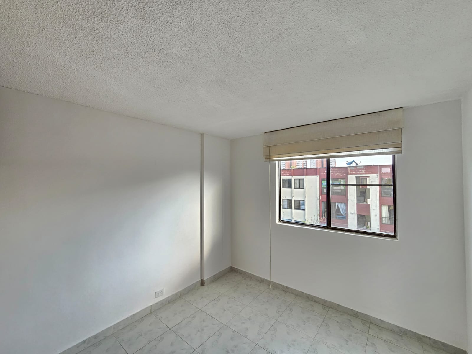 Alquiler Apartamento 4to Piso Conjunto  Parques del Limonar.
