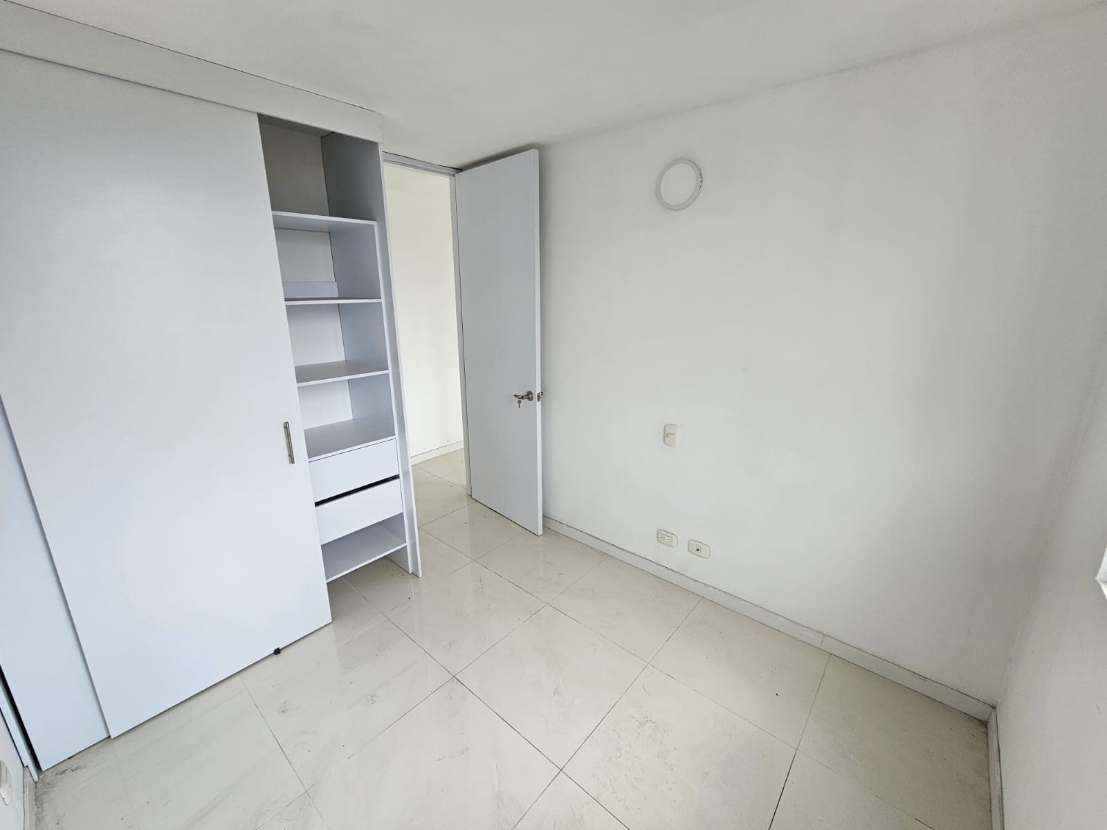 Alquiler Apartamento Piso 8vo Conjunto Zafiro, Ciuda Melendez