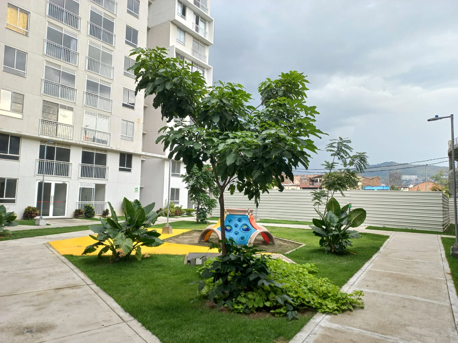 ALQUILER DE APTO PISO 15 CONJUNTO PARAISO CENTRAL