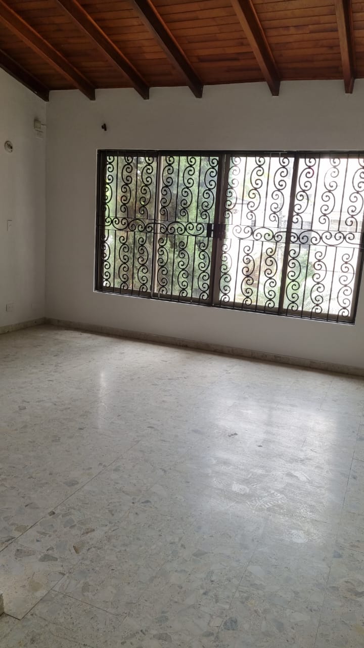 Alquiler Casa 3 Niveles Barrio El Ingenio.