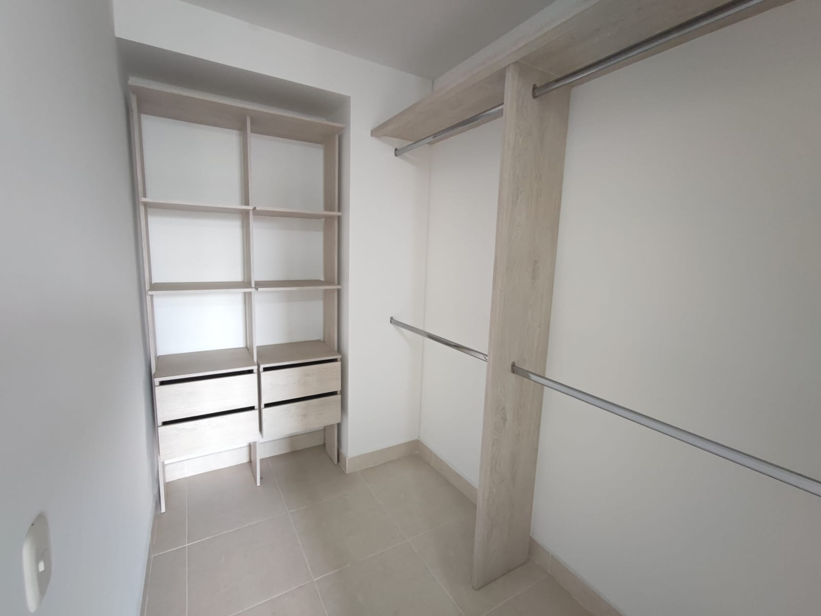 VENTA APARTAMENTO C.R. MARBELLA PISO 5 - VALLE DEL LILI - METROPOLI